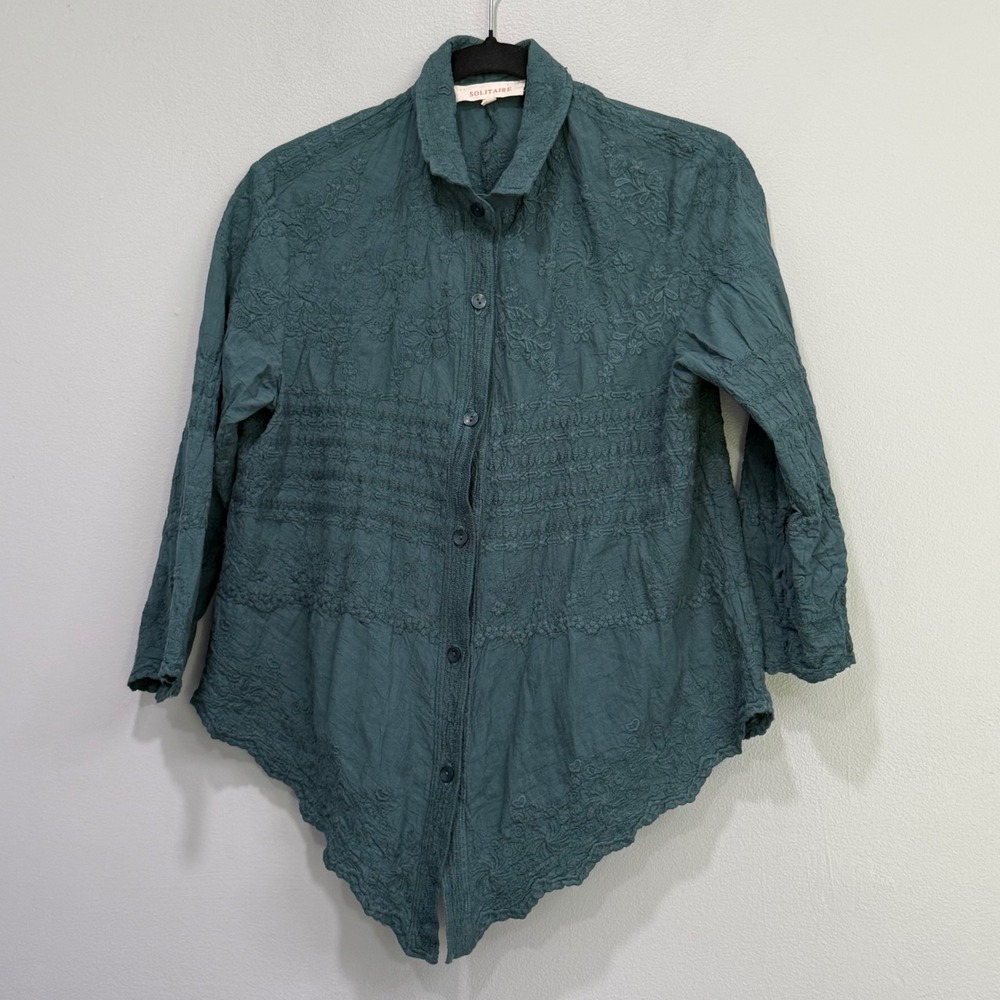 Solitaire Teal Green Embroidered Crinkle Sharkbite Hem Blouse Medium 21-891